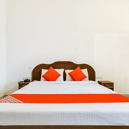 Capital O 23129 Chelsea Palace Hotel Khajurāho Eksteriør billede