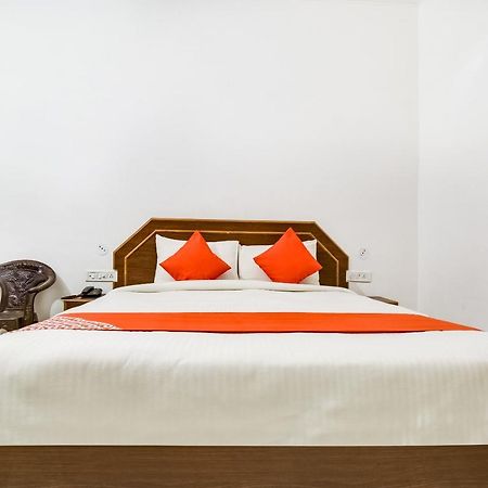 Capital O 23129 Chelsea Palace Hotel Khajurāho Eksteriør billede