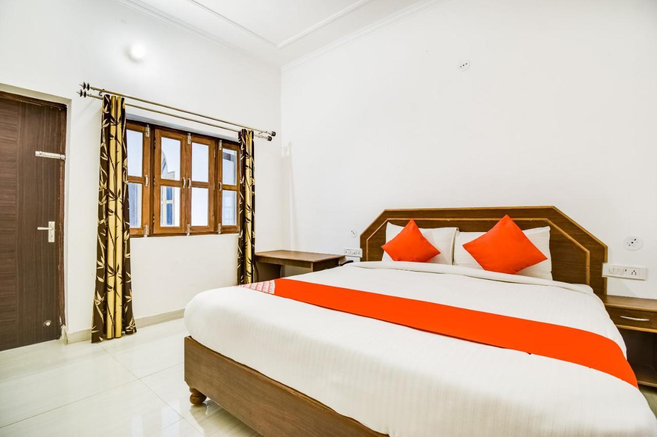 Capital O 23129 Chelsea Palace Hotel Khajurāho Eksteriør billede