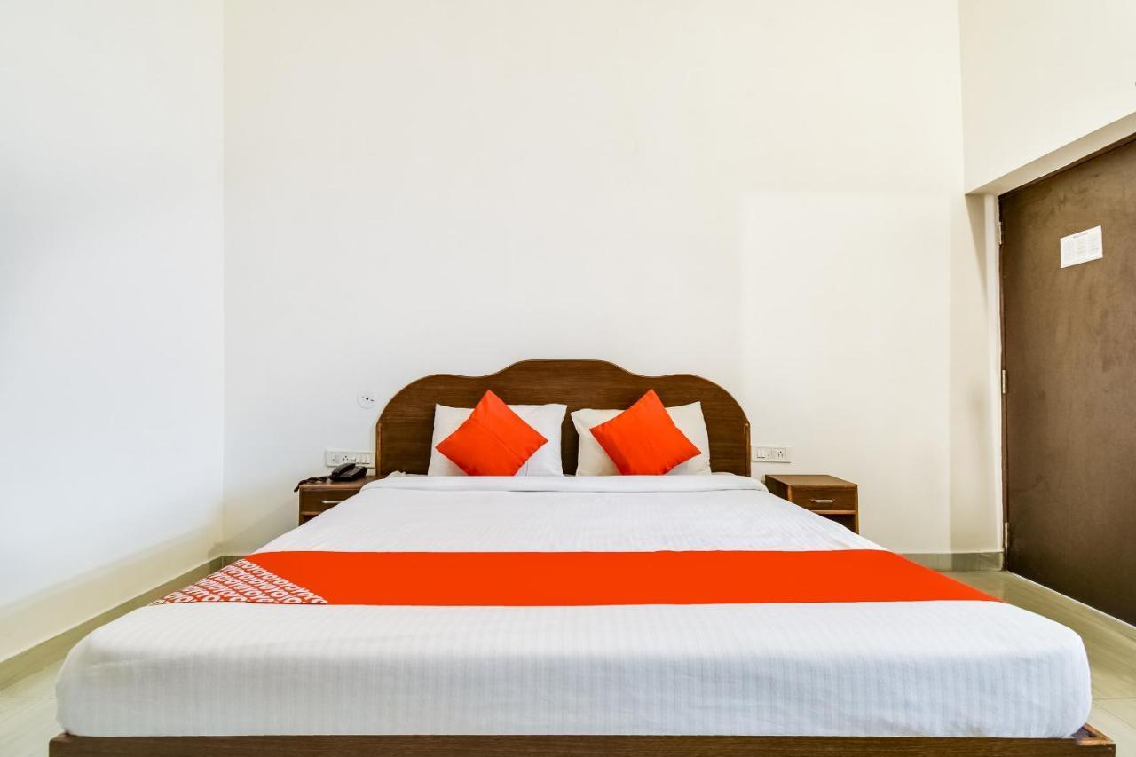 Capital O 23129 Chelsea Palace Hotel Khajurāho Eksteriør billede