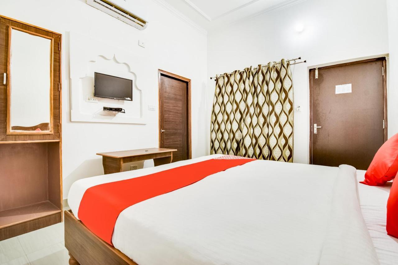 Capital O 23129 Chelsea Palace Hotel Khajurāho Eksteriør billede