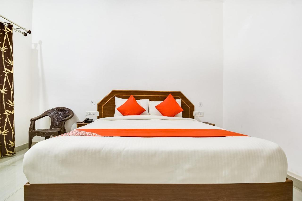 Capital O 23129 Chelsea Palace Hotel Khajurāho Eksteriør billede