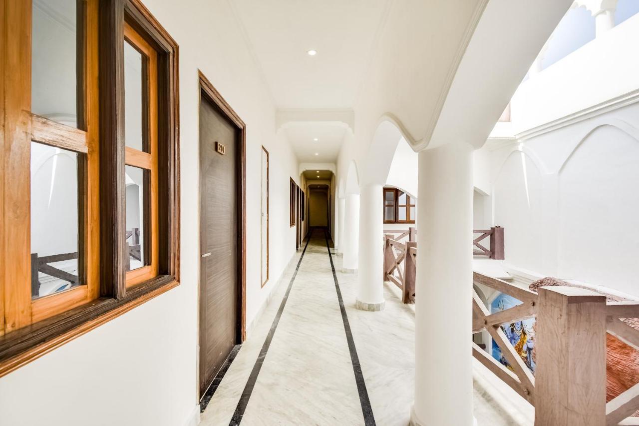 Capital O 23129 Chelsea Palace Hotel Khajurāho Eksteriør billede