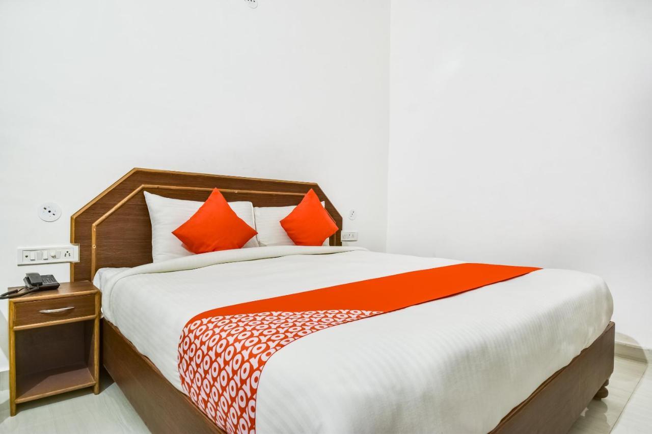 Capital O 23129 Chelsea Palace Hotel Khajurāho Eksteriør billede